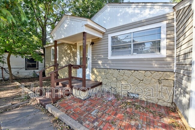 Photo - 9809 N McKinley Ave