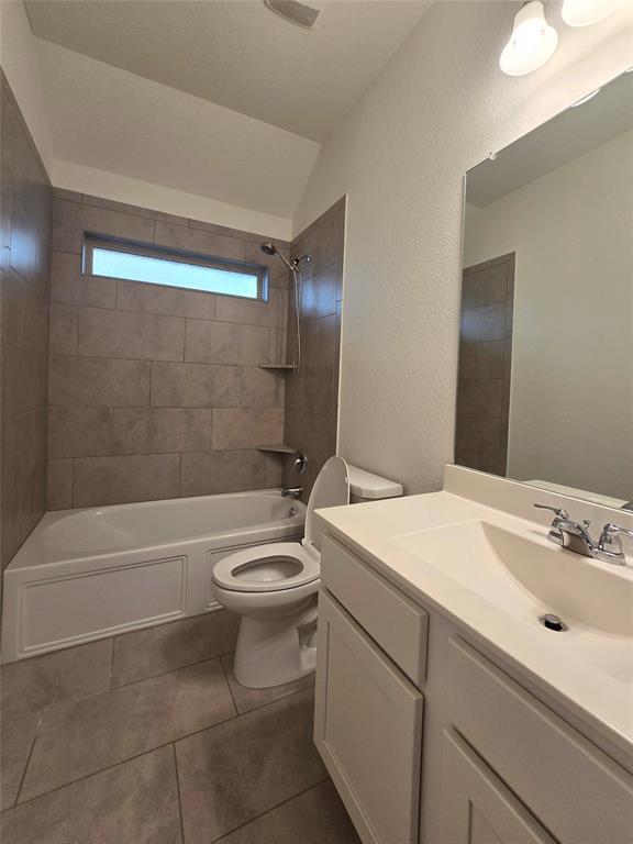 Photo - 208 Baralo St