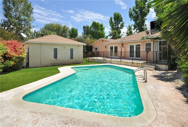 Photo - 5955 Vanalden Ave Casa