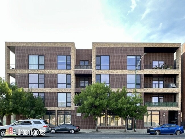 Building Photo - 520 N Western Ave Unit J04W