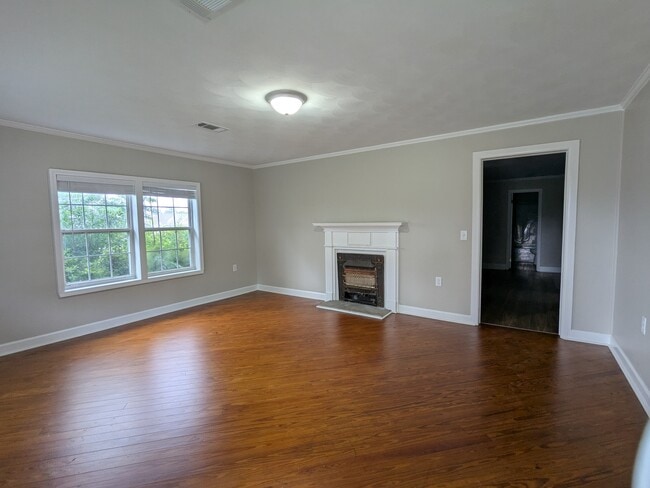 609 North St W