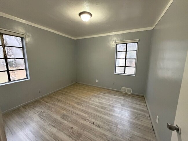 Photo - For Lease: Totally Updated 3 Bedroom 1 Bath Welcome Section 8