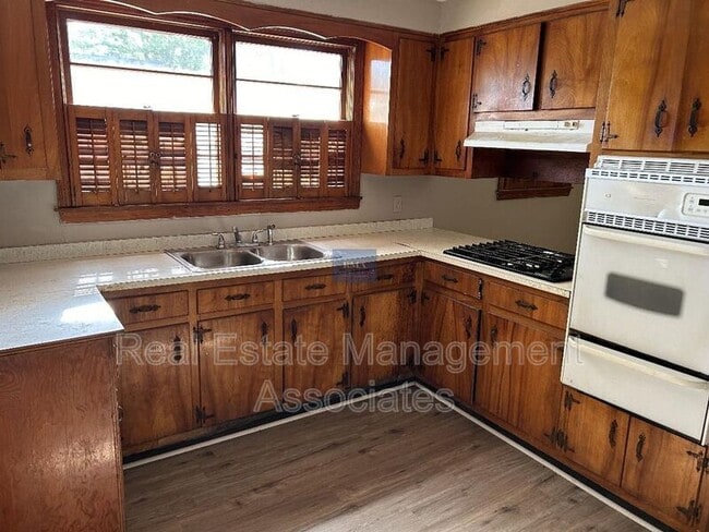 Photo - 219 Morris St