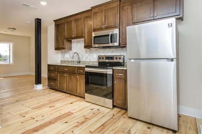 Photo - 106 N Main St