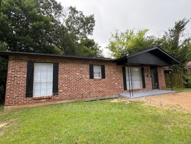 Photo - 2024 Yancey Ave Casa