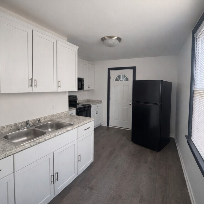 Photo - 7923 S Clyde Ave