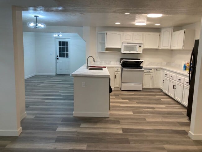 Building Photo - 1026 N 1100 W Unit 2 - Basement
