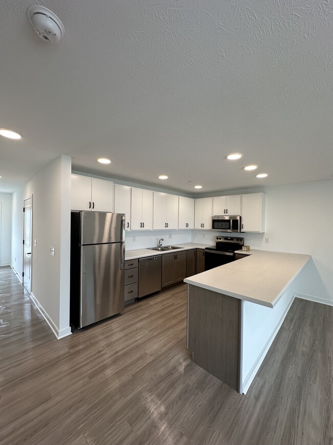 Building Photo - Foxtail Meadows Rental
