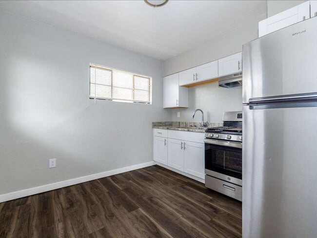 Photo - 2 Bedroom 1 Bathroom with Enclosed Backyard!