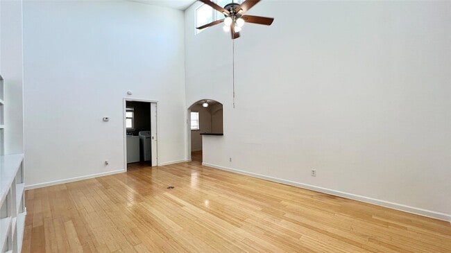 Photo - 5500 Duval St