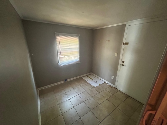 Photo - 735 Compton St