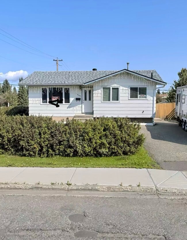 Photo - 9220-9115 115 Ave