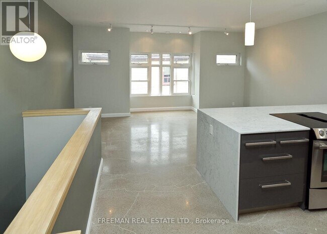 Photo - 1 Max Hartstone Ln
