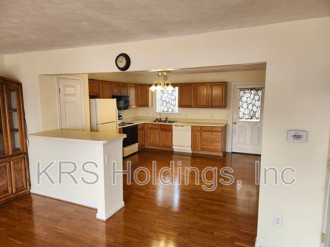 Photo - 327 Emerson Ln
