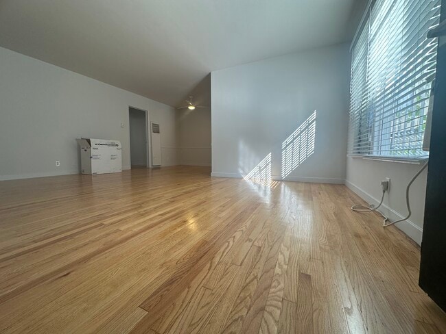 Photo - 8366 Blackburn Ave Unidad 1