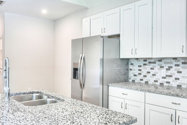 Building Photo - 9812 Arbor Oak
