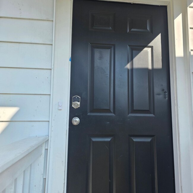 Photo - 711 Marine St