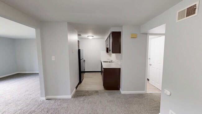 1BR, 1BA - 850SF - Dining Area