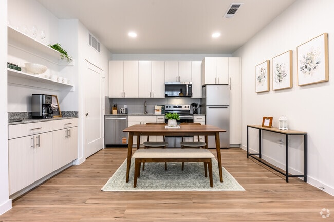 1BR, 1BA - 642SF - Kitchen