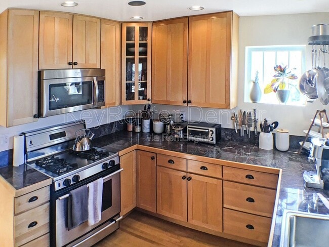 Photo - 485 S York St