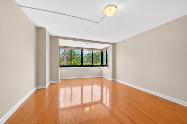 700 Grove St Unit 2L