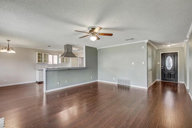 Photo - 7804 Wycombe Dr