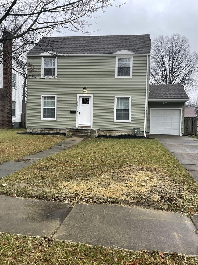 Photo - 607 Woodbine Ave SE