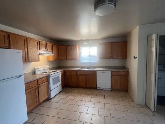 Building Photo - Roseville 8 Unit 16577