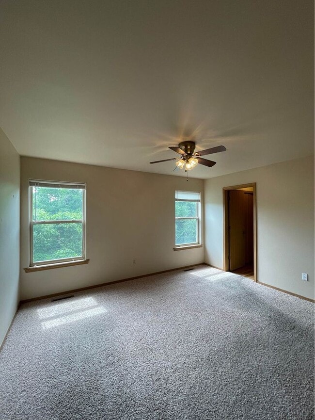 Photo - 12 Valley View Dr E