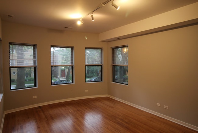 Photo - 2321 W Arthur Ave Unit 3