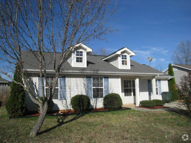 Building Photo - Half off first month rent move in special Rental