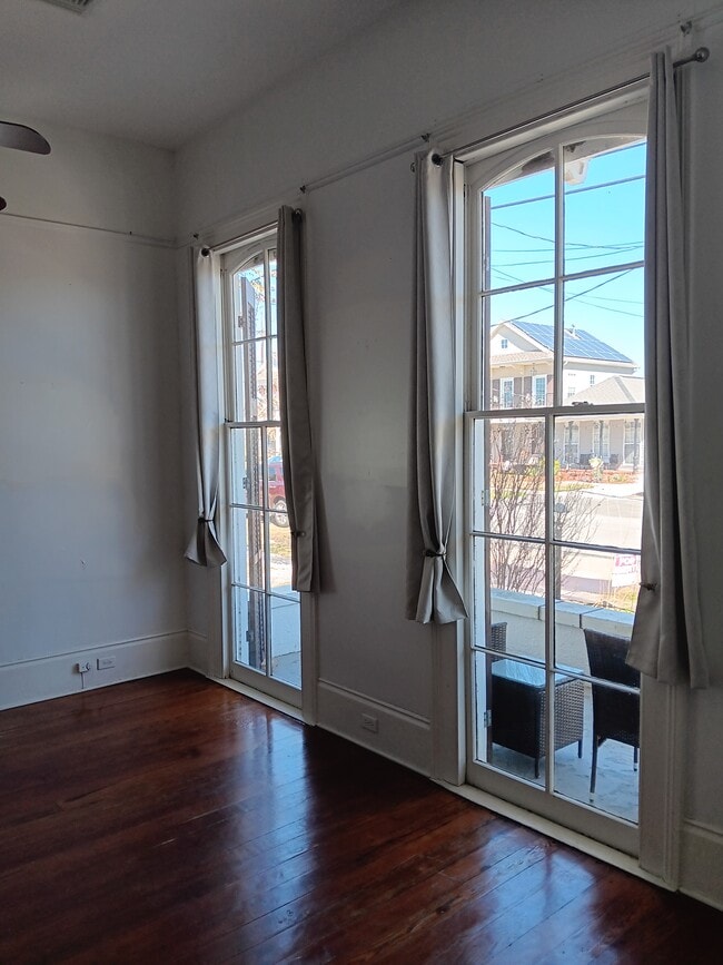 Photo - 220 Amelia St