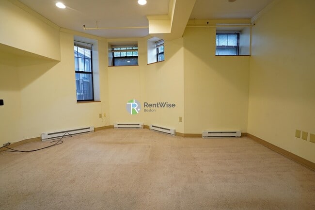 Building Photo - 107 Queensberry St Rental