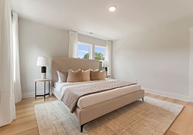 FREE RENT! Stunning 4 Bed | 3.5 Bath Luxury Townhome at The Towns at Rocky River