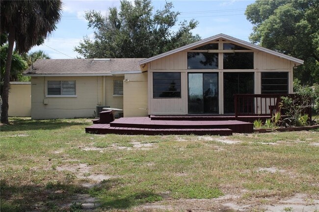 2337 N Crystal Lake Dr