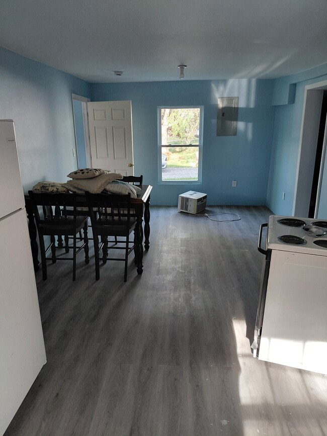 Photo - 102 Rock Church St