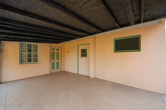 Photo - 561 NE 38th St