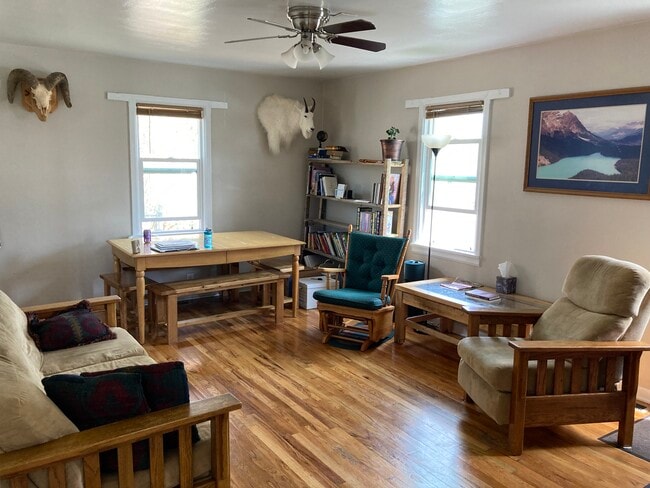 Photo - 1115 E Gibbon St