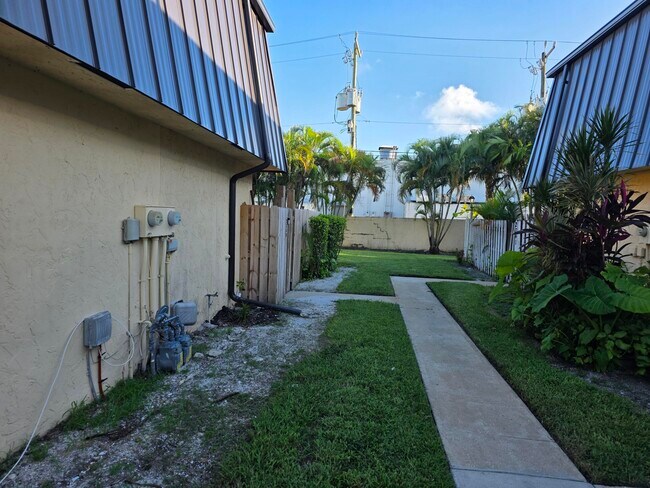 Photo - 2359 Waterside Dr