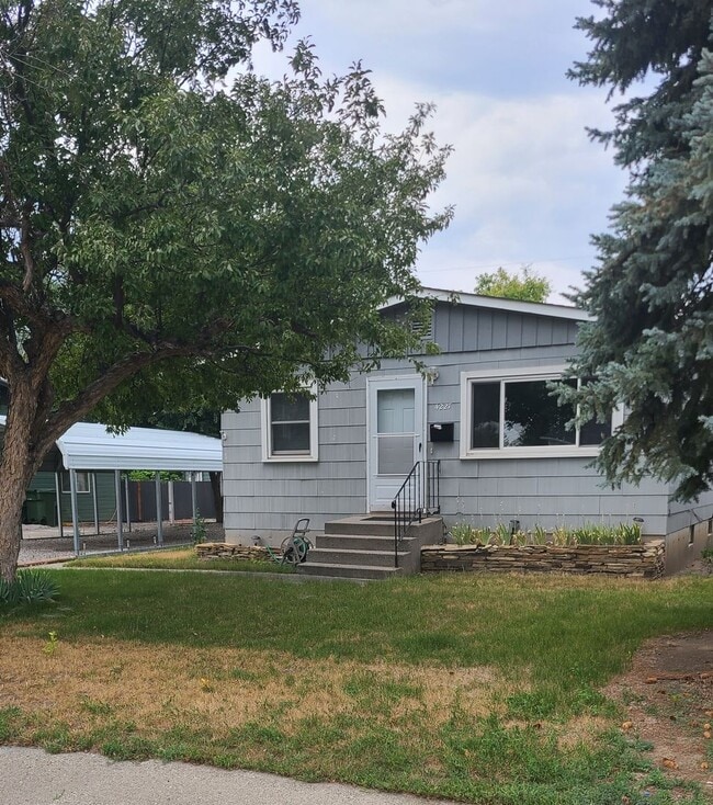 Building Photo - 3 Bed/ 1 Bath Centrally Located House