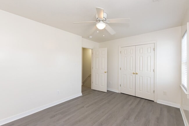 Photo - 304 Bridgewood Dr