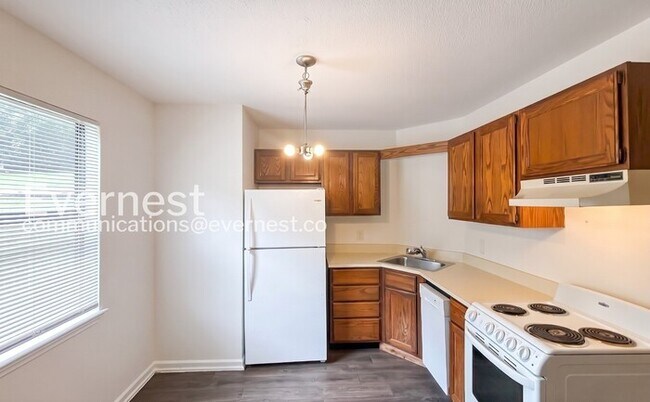 Photo - 2 Bed/1.5 Bath Home with Off-Street Parking / Pet-Friendly / Available Now!