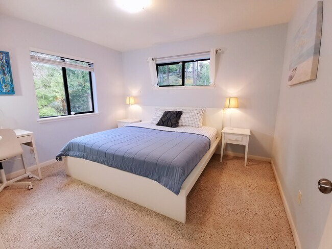 Sky room King bed - 5337 229th Ave SE