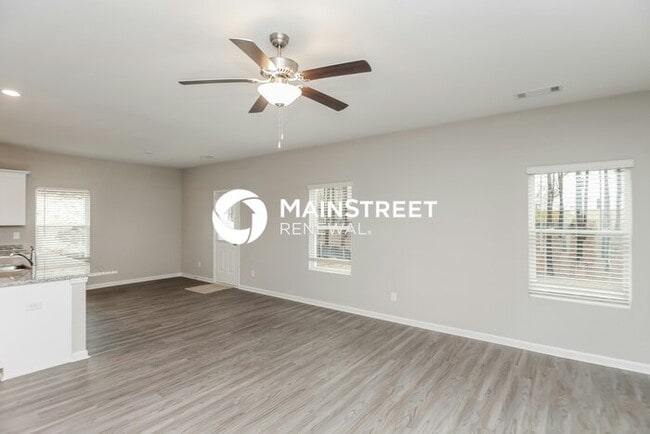 Photo - 3 Bedroom Pet-Friendly Home in Villa Rica, GA with Main Street Renewal