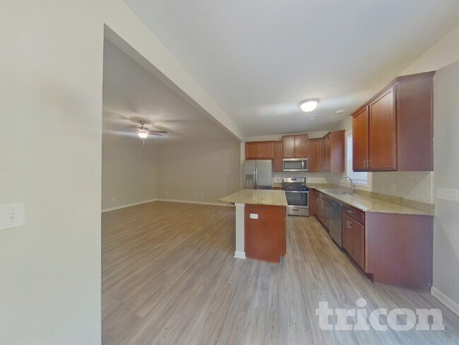 Photo - 208 Ashewicke Dr