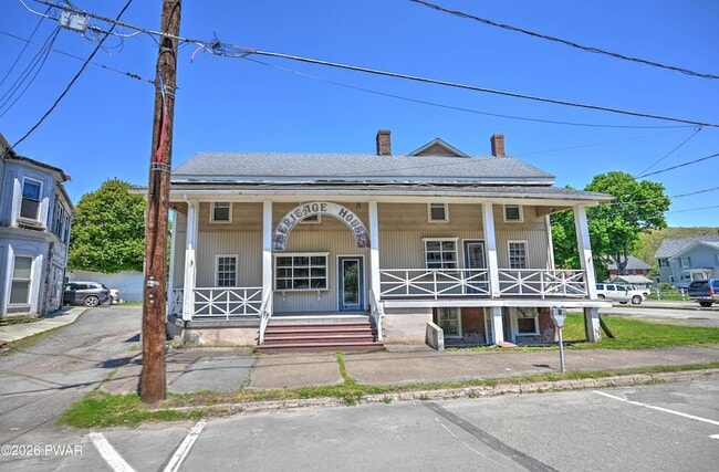 Building Photo - 607 Church St