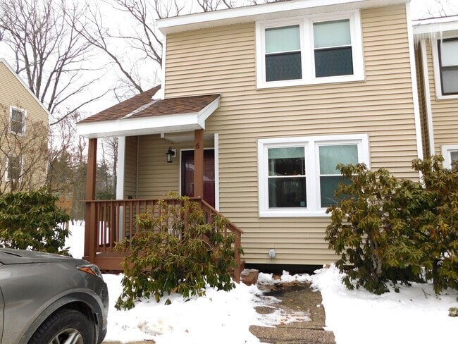 Building Photo - 3 Floor Condo Located In Country Setting -...