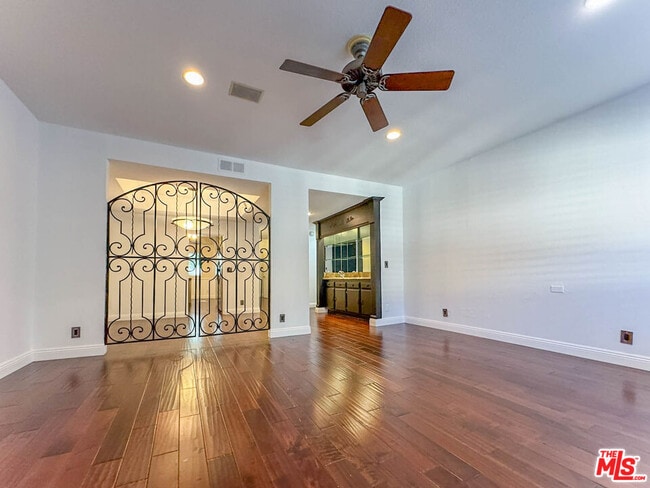 Photo - 4355 Ventura Canyon Ave Unidad 103