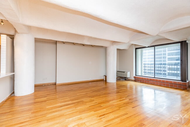 Photo - 345 N Canal St Unit 1307