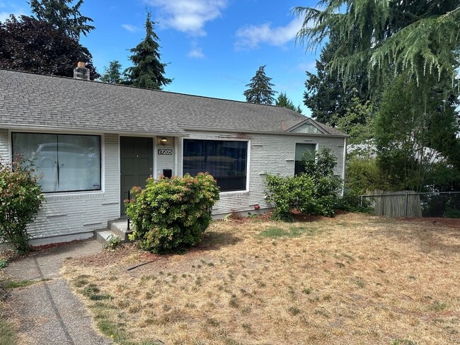 Photo - Available Now! 4 bed, 2 bath house in Shoreline!